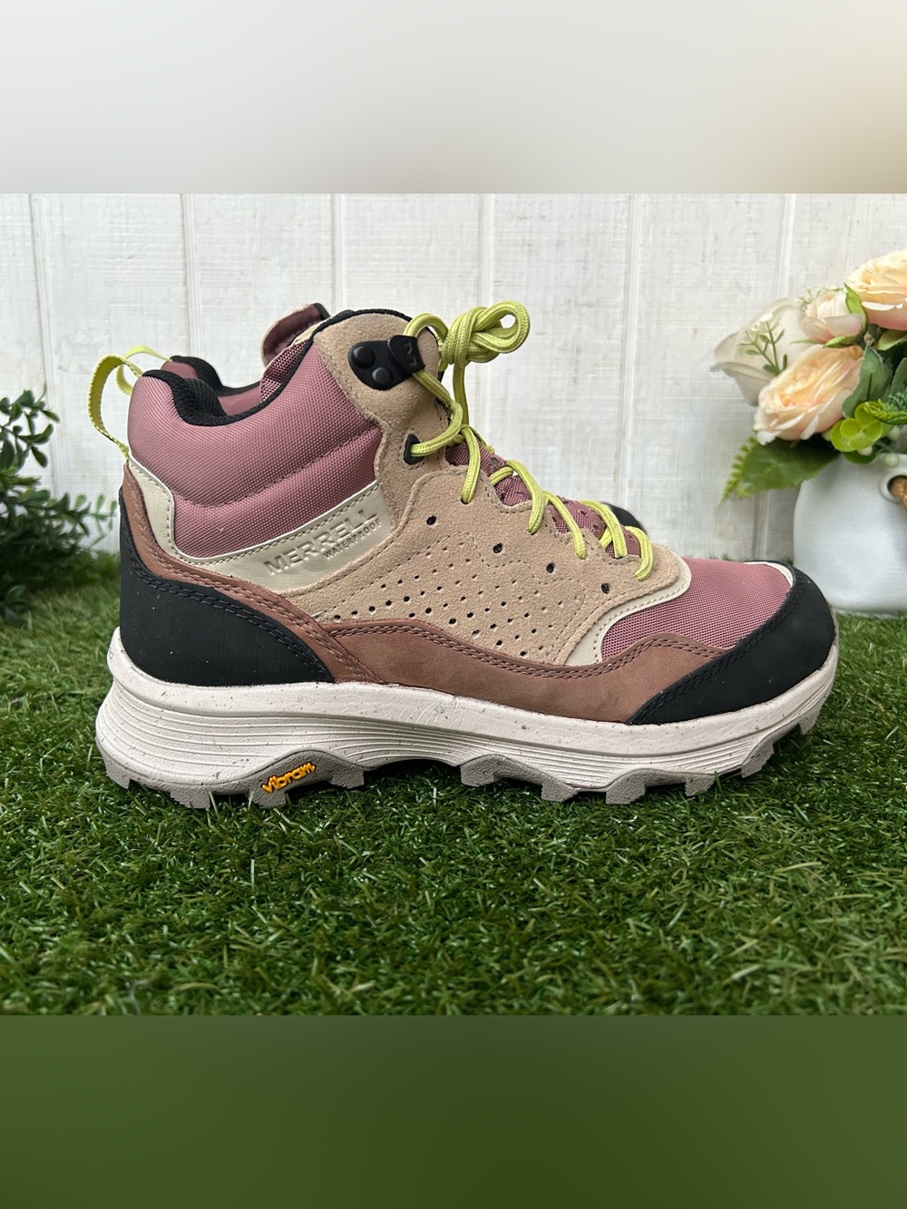 Merrell
Waterproof Suede Mid Hiking Shoes - Speed
Solo size 9 new COLOR — BURLWO